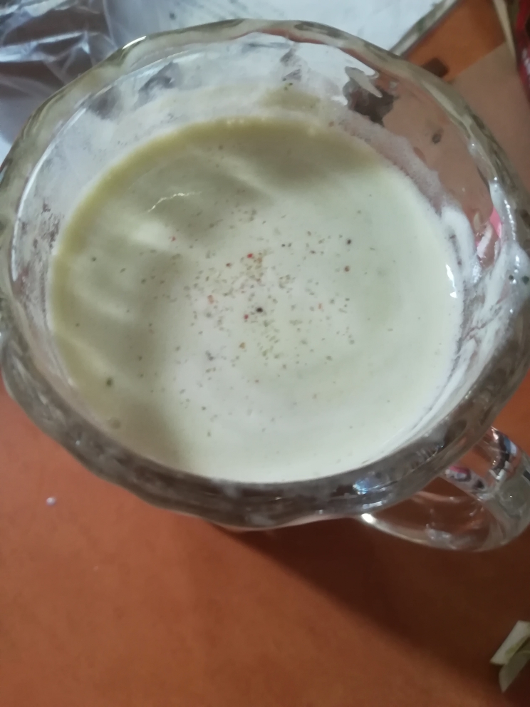 养乐多岩盐牛奶绿茶的做法