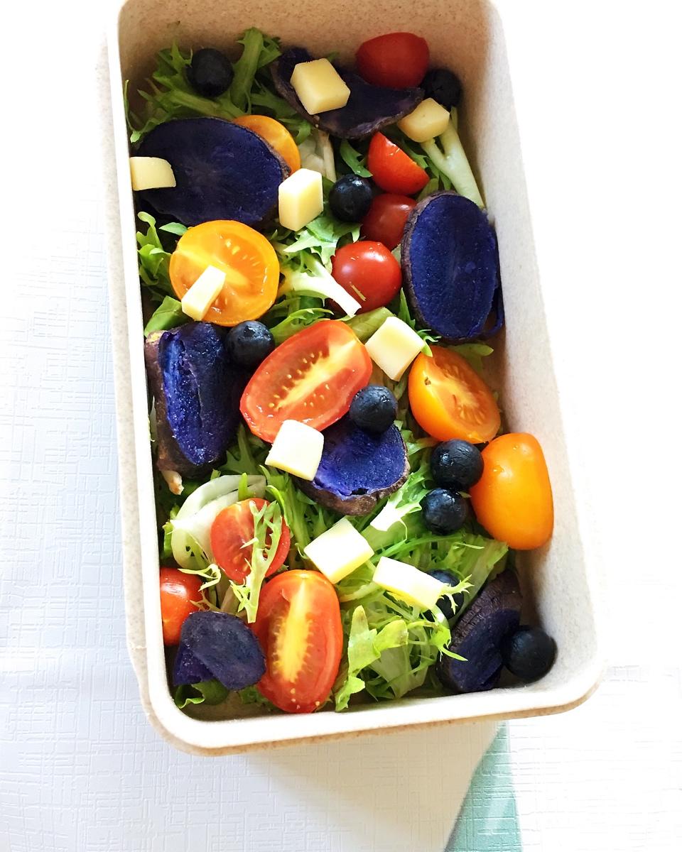 红薯芝士圣女果烤肠鸡蛋苦菊沙拉（柠檬芝麻沙拉汁）