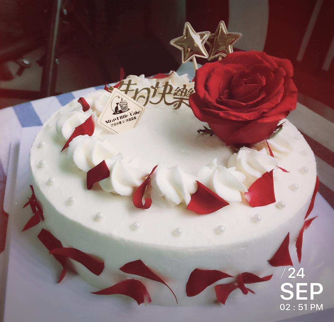 浪漫玫瑰花瓣蛋糕