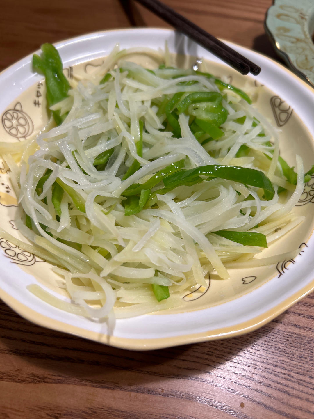 青椒土豆丝（爽脆可口）