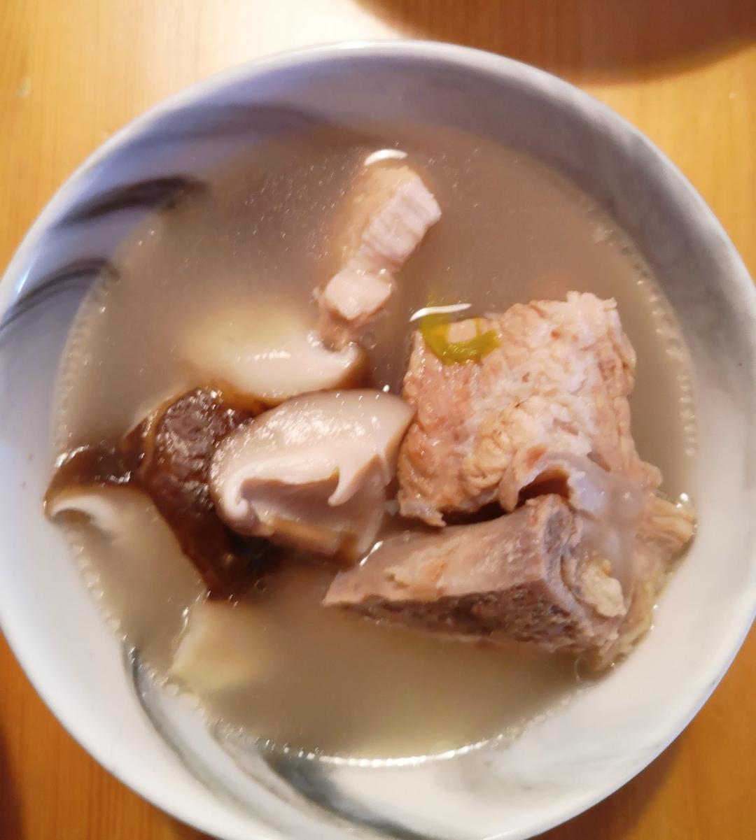 连吃三碗的玉米山药排骨汤