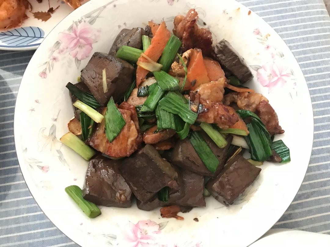 大蒜炒血豆腐