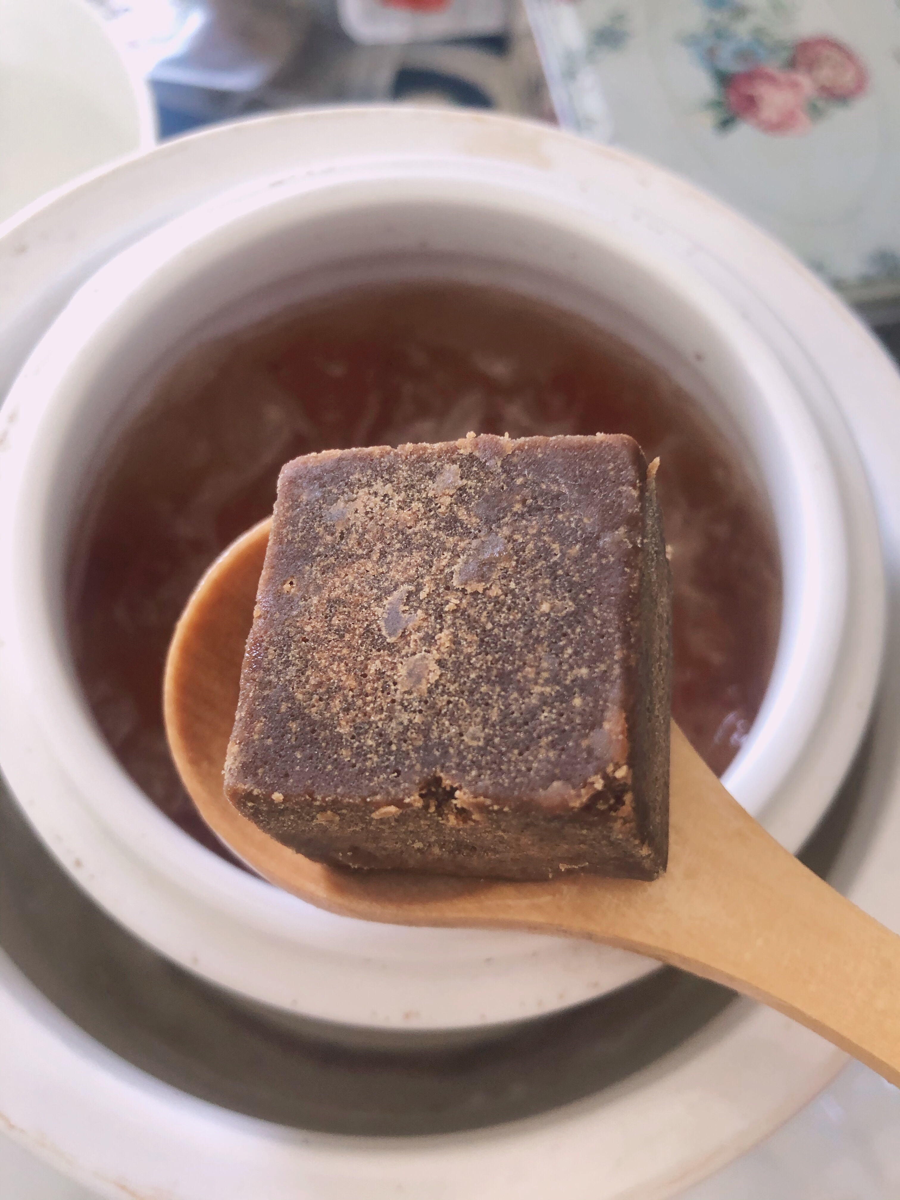 一碗美容养颜的桃胶皂角米雪燕炖红糖奶的做法 步骤5