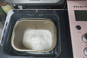 日式香浓炼乳面包的做法 步骤2