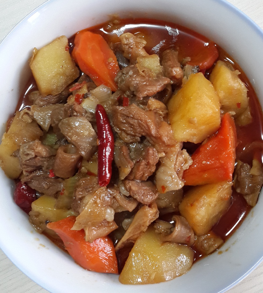 胡萝卜土豆烧牛腩