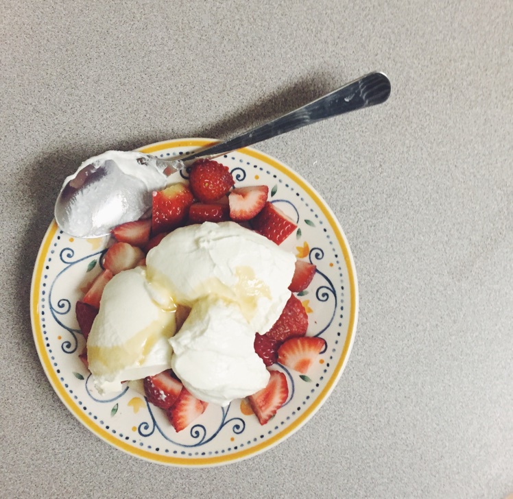 大果粒草莓酸奶