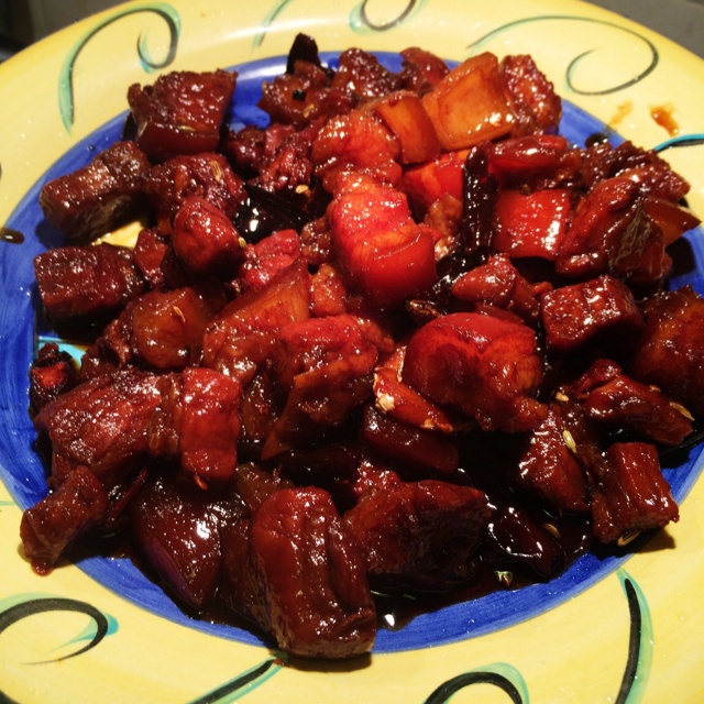 吃着碗里望着锅里的红烧肉