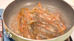 三招搞定的酱油虾，一眼就能学会！（转自“淘最厨房”）的做法 步骤2
