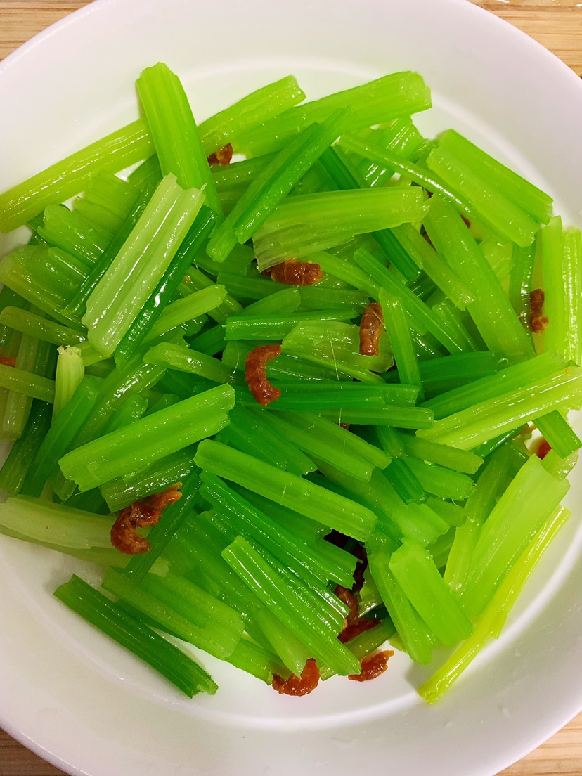 超简单清爽可口的降酯菜－芹菜拌海米的做法