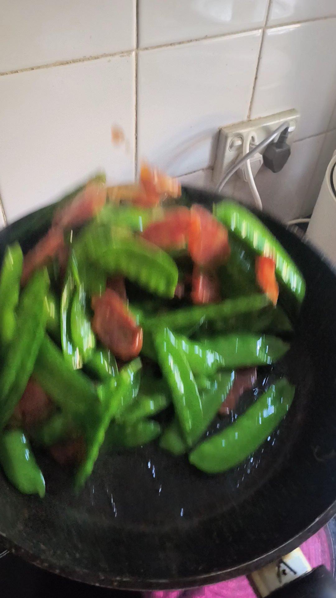 超简单的荷兰豆炒腊肠