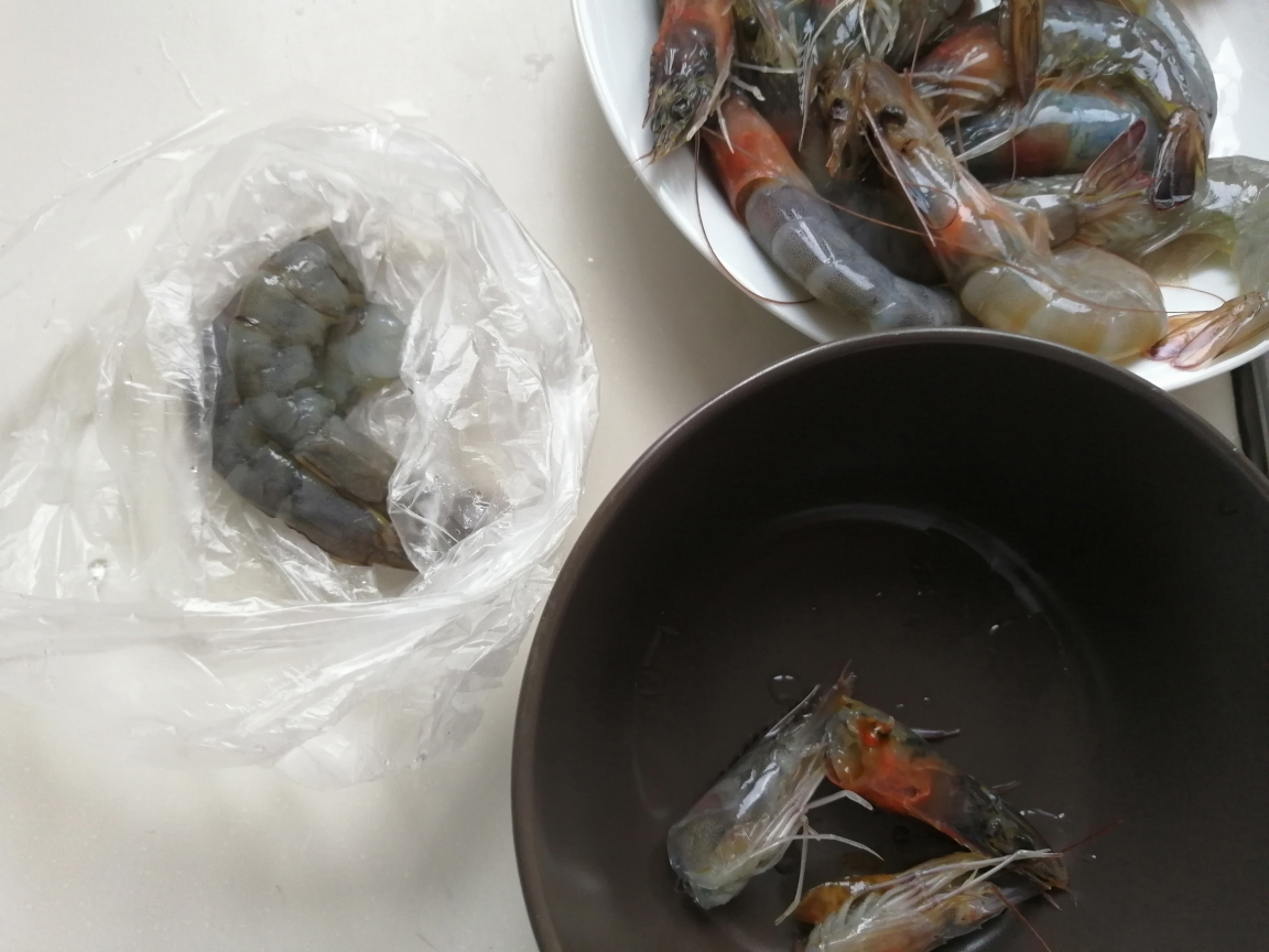 大虾锅贴的做法 步骤1
