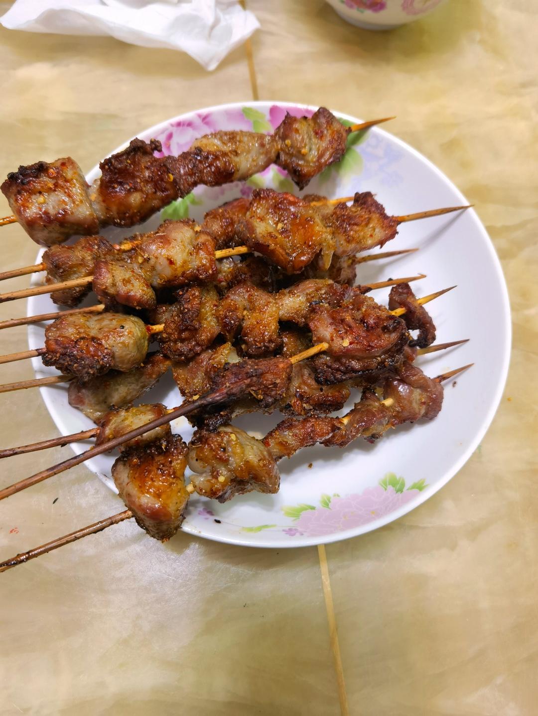 千里眼ht1m做的羊肉串用家里烤箱烤出明火烧烤的味道