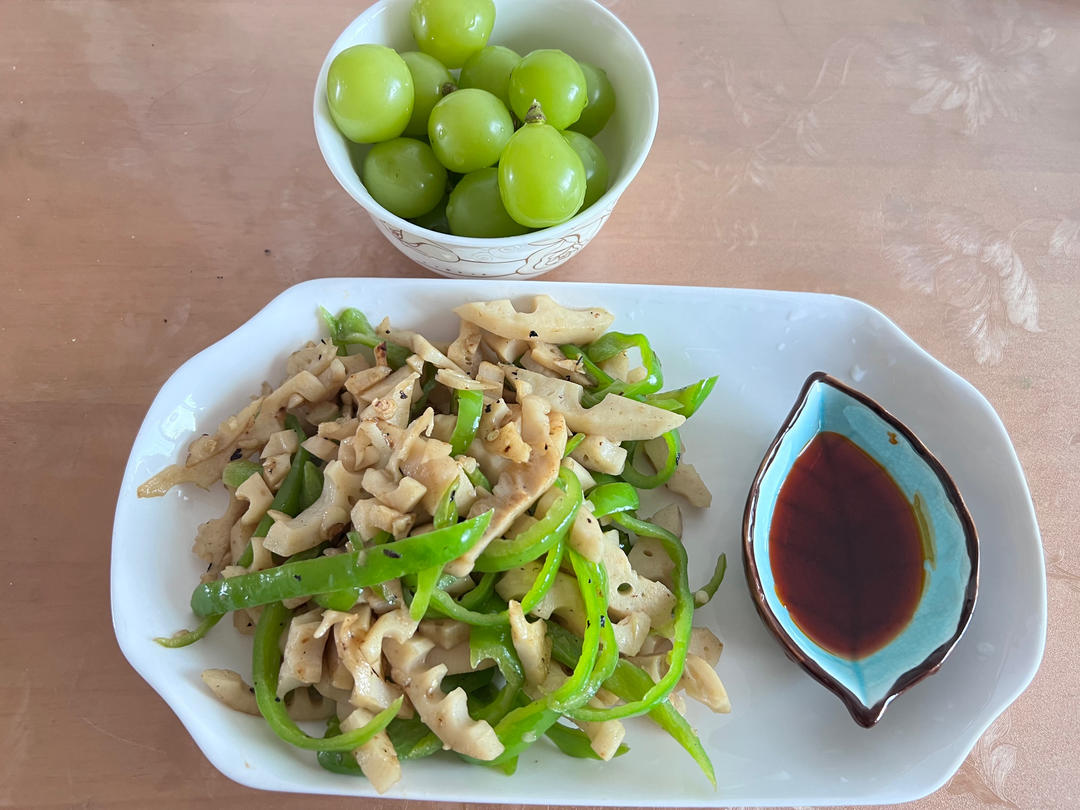 藕丝炒青椒