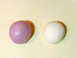 浪漫双色紫贝壳馒头的做法 步骤1