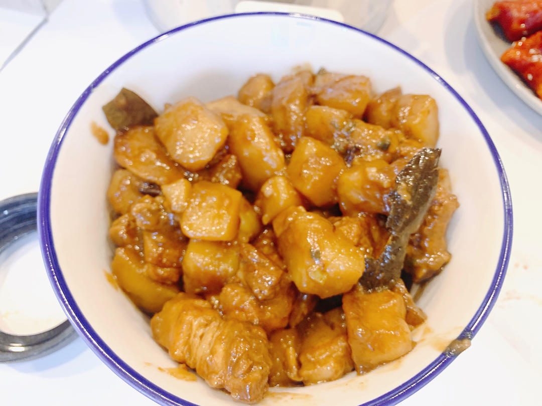 五花肉炖土豆，入口即化的下饭神器