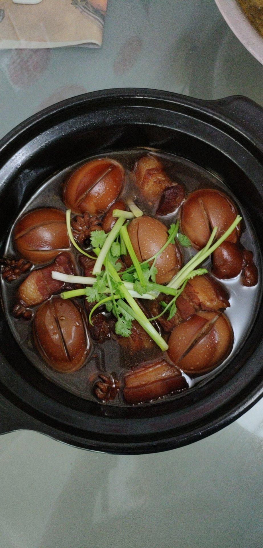 红烧肉烧墨鱼蛋