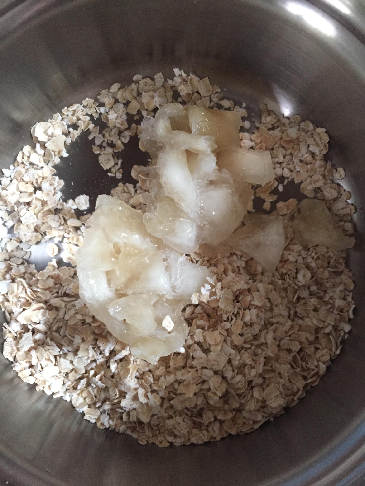奶香花胶燕麦粥的做法 步骤1
