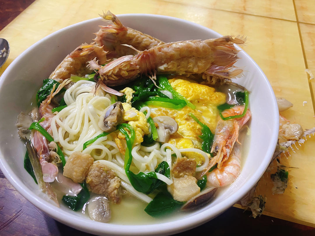 一碗随意的三鲜面