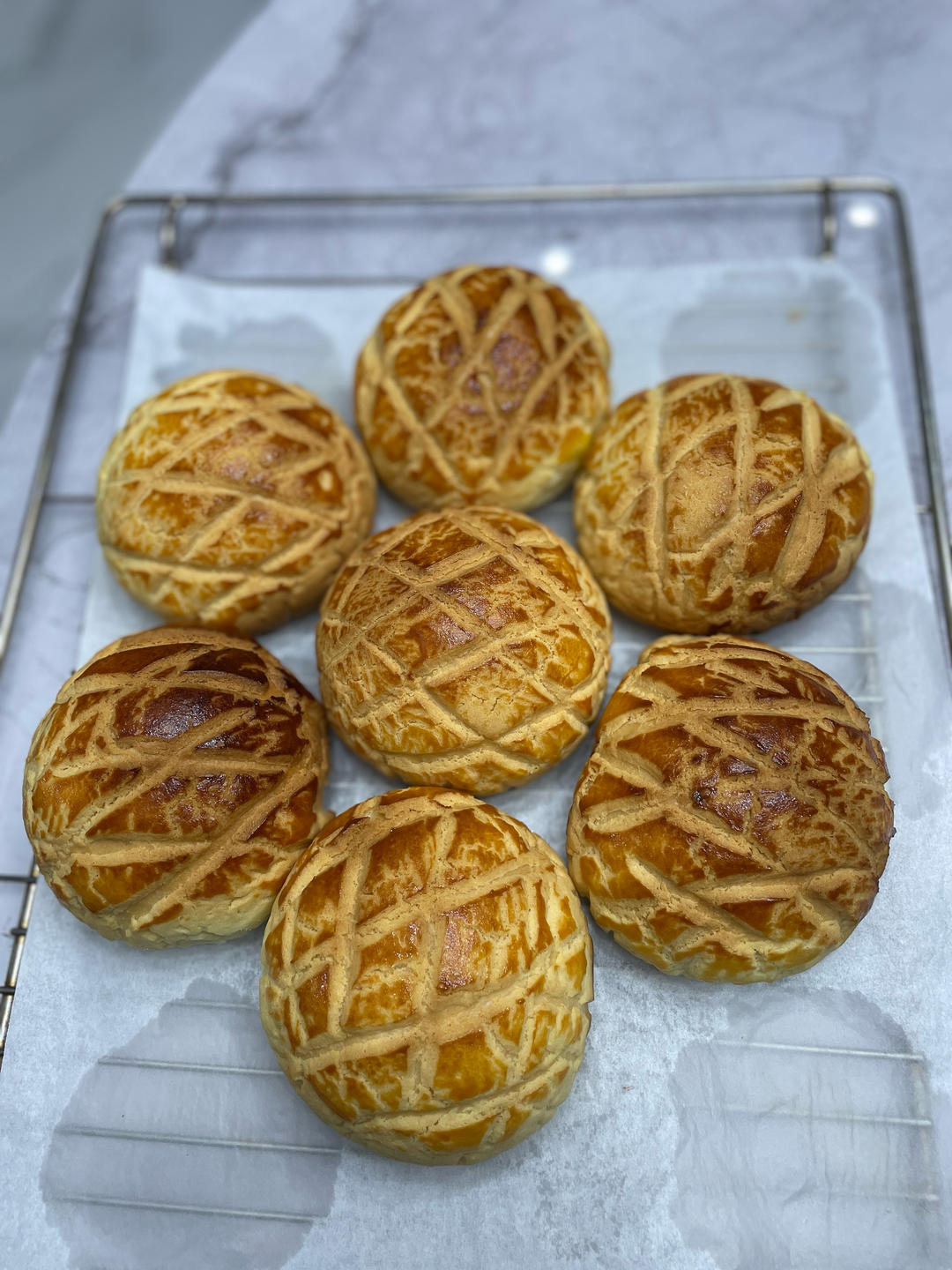 好吃到炸裂的港式菠萝包（附带制作酥皮的小视频）