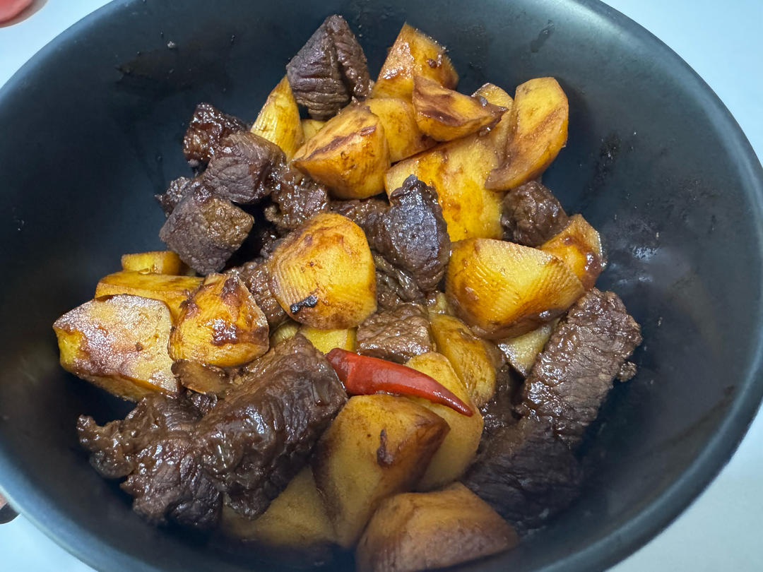小土豆烧牛肉，红烧牛腩，好吃到舔盘