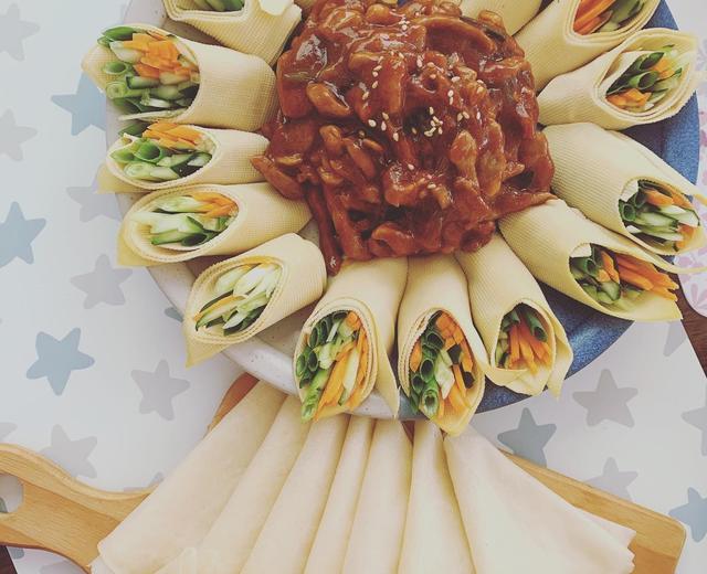 留学党低配版 京酱肉丝配春饼的做法