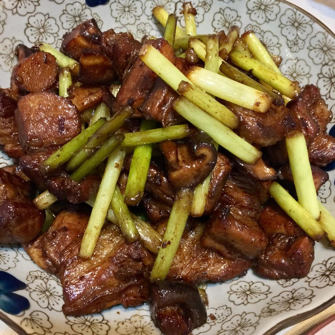 红烧肉焖蒜薹