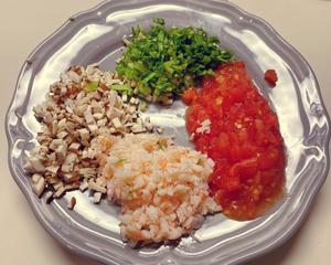 适合宝宝吃的西红柿鲜虾时蔬面的做法 步骤3