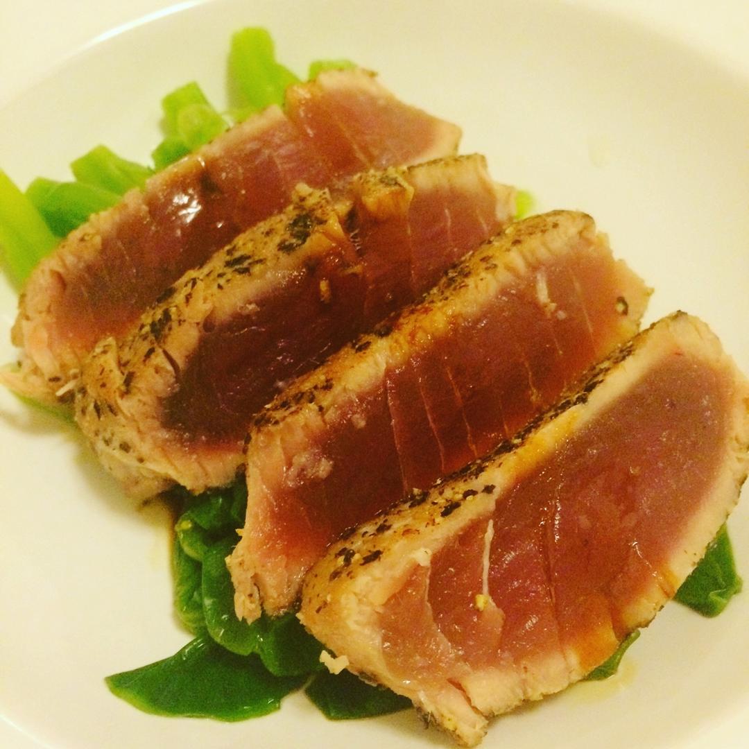 嫩煎金枪鱼Seared Ahi Tuna