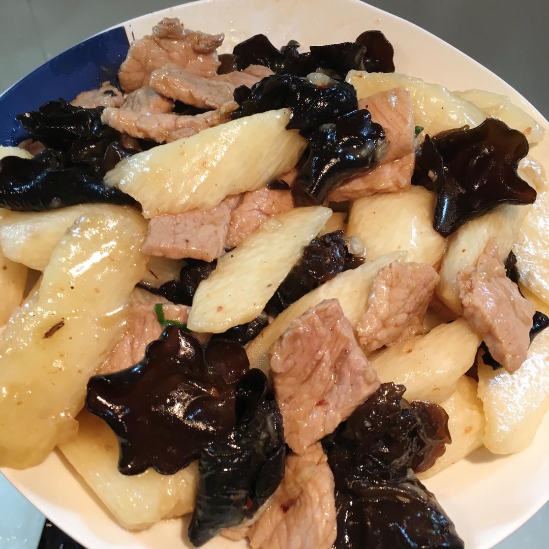 m青橙做的山药木耳炒肉片