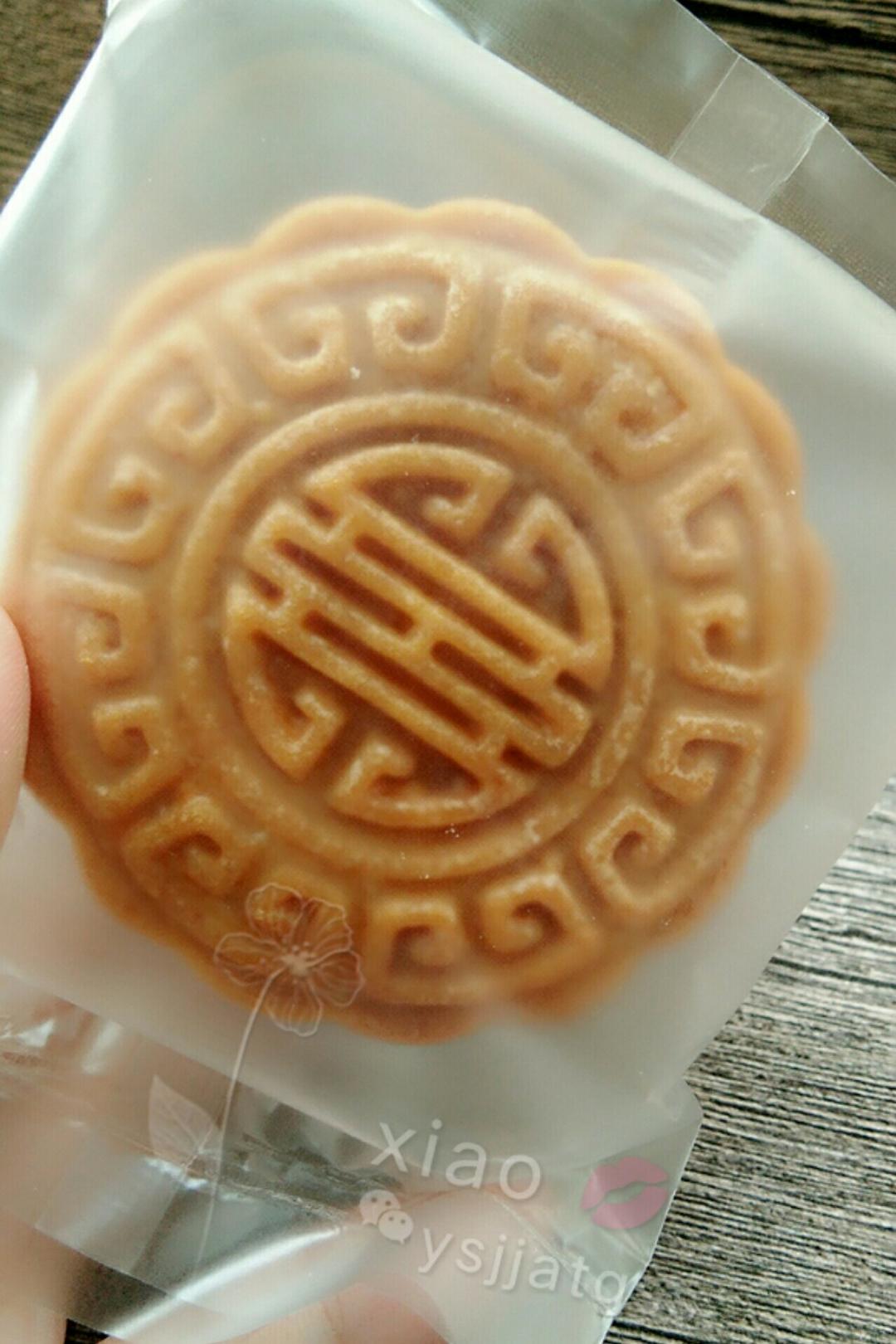 广式月饼—蛋黄芝麻月饼