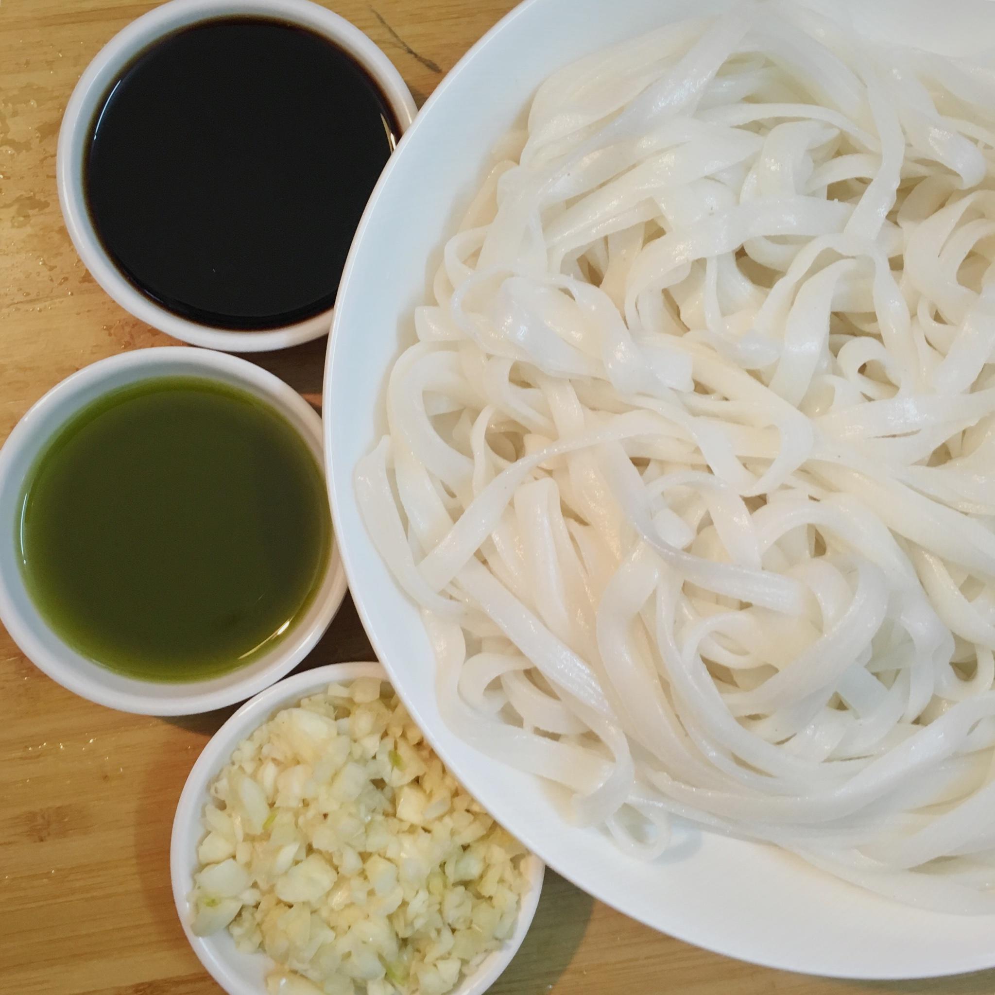 粤菜韭菜油拌河粉茂名捞粉的做法
