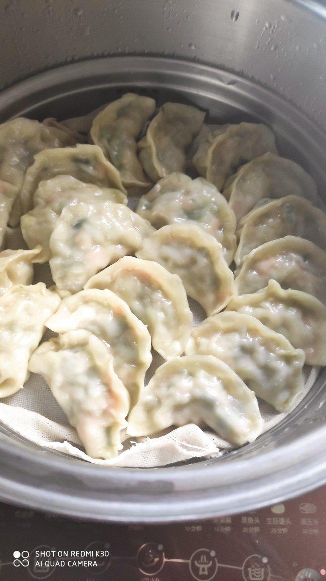 就像有句话所说：成年人的世界里，从来就没有“容易”二字。很多时候，你只能单枪匹马，直面生活的兵荒马乱。