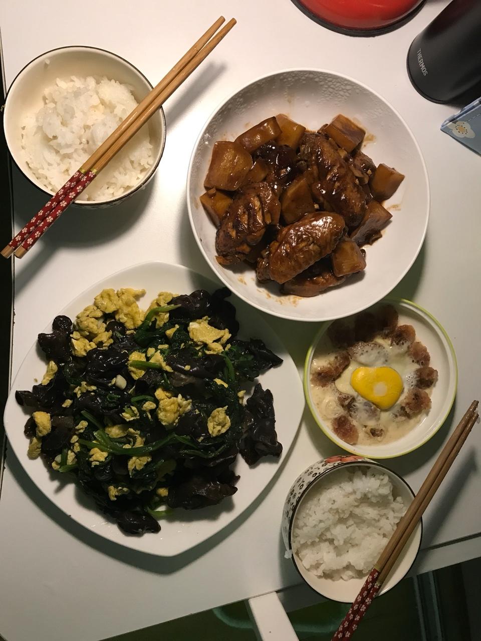 菠菜木耳炒鸡蛋