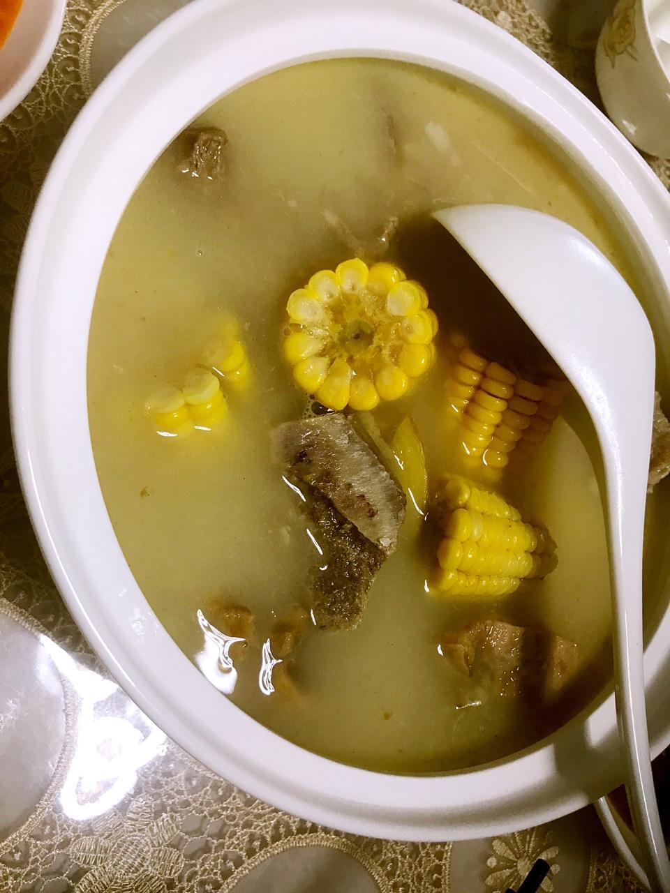 玉米骨头汤