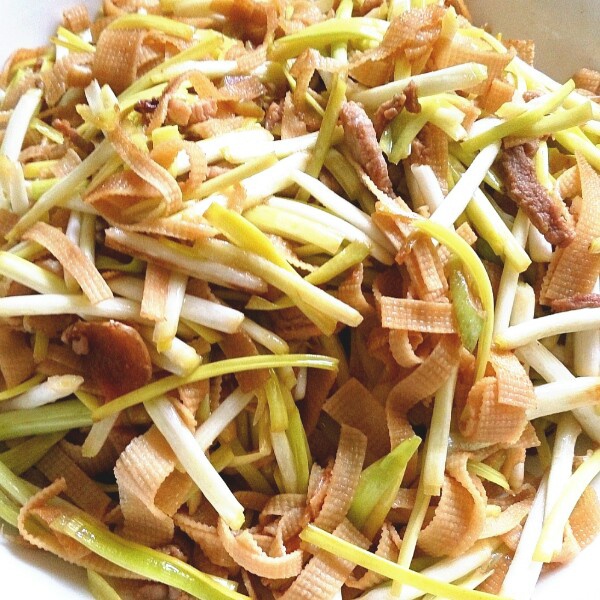 韭黄炒肉丝