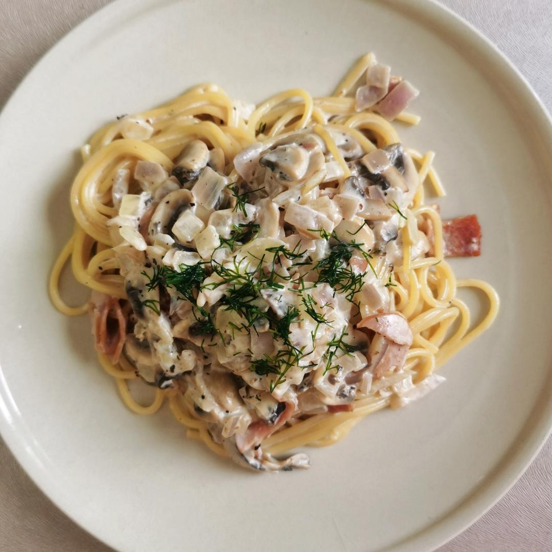 奶油蘑菇培根意大利面