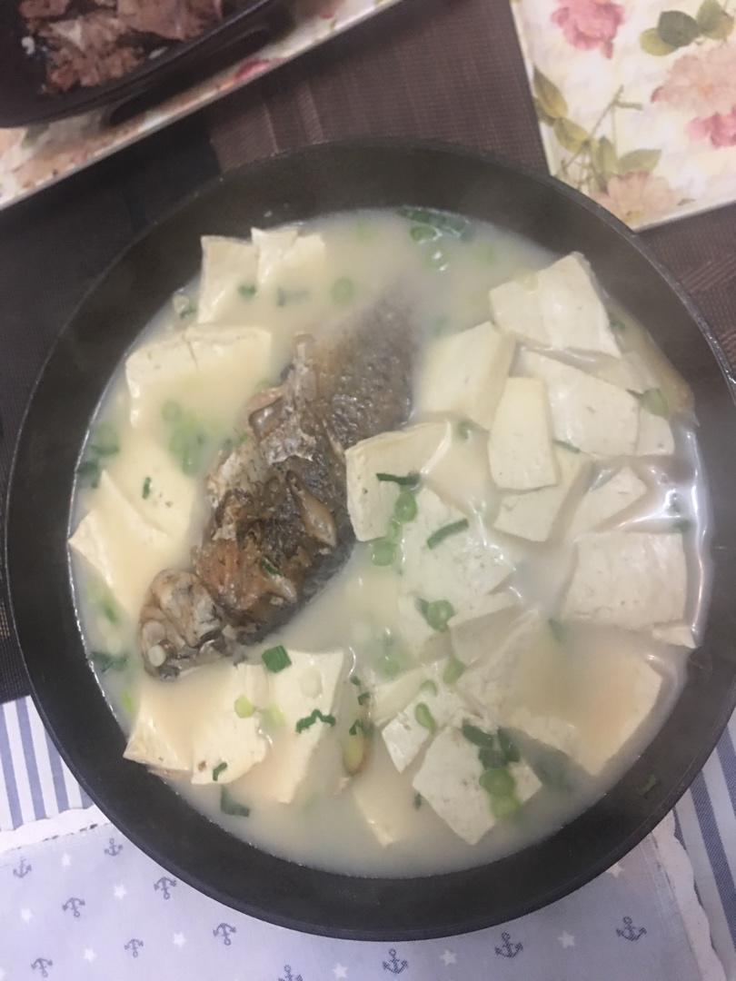 奶白鲫鱼豆腐汤|一条鱼最后的温柔
