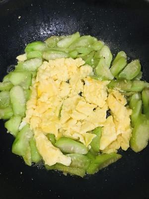 雪花-丝瓜炒蛋的做法 步骤4