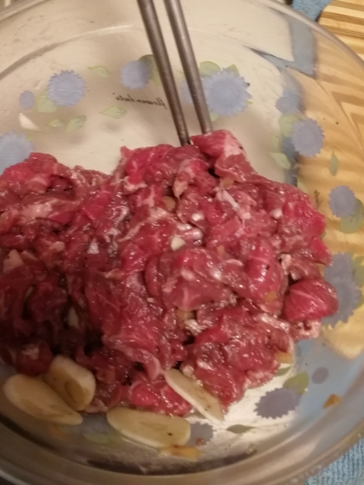 彩椒洋葱炒牛肉的做法 步骤1