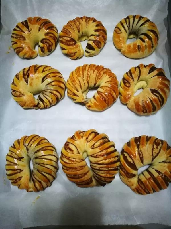 毛毛虫豆沙面包卷