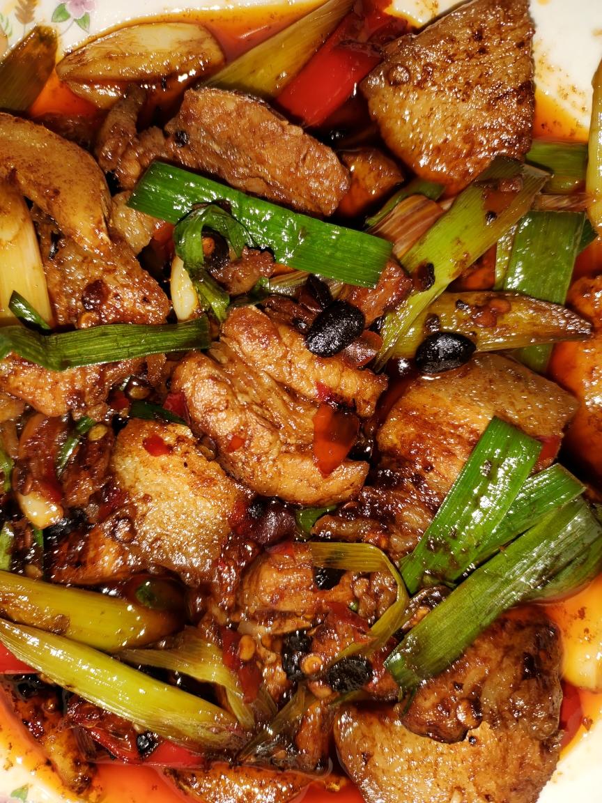 【蒜苗回锅肉的做法步骤图,蒜苗回锅肉怎么做好吃】想食炊饼_下厨房