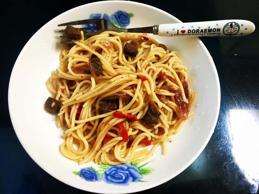 黑椒牛柳炒意面