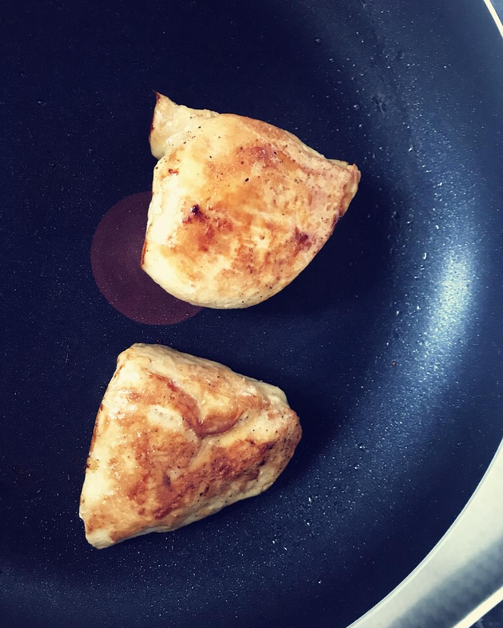 健身厨男版：香煎滑嫩鸡胸肉，全网最流行的鸡胸吃法！
