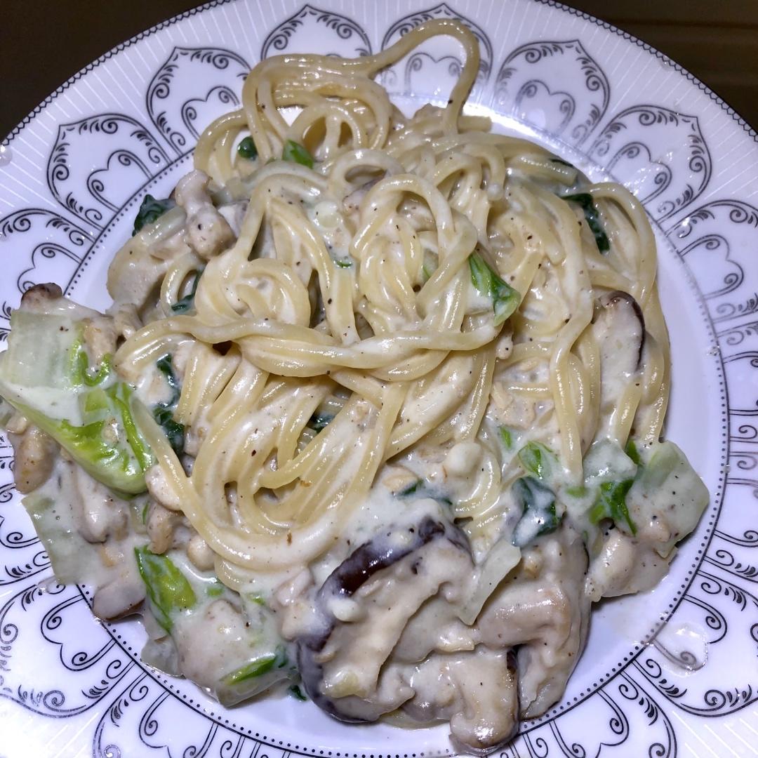 低卡牛奶版蘑菇浓汤意面，超满足下雨天必备