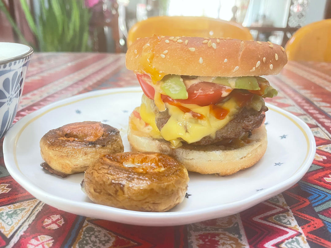牛肉汉堡 煎出香嫩多汁的牛肉饼