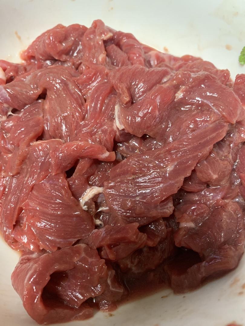 如何腌制火锅里的牛肉