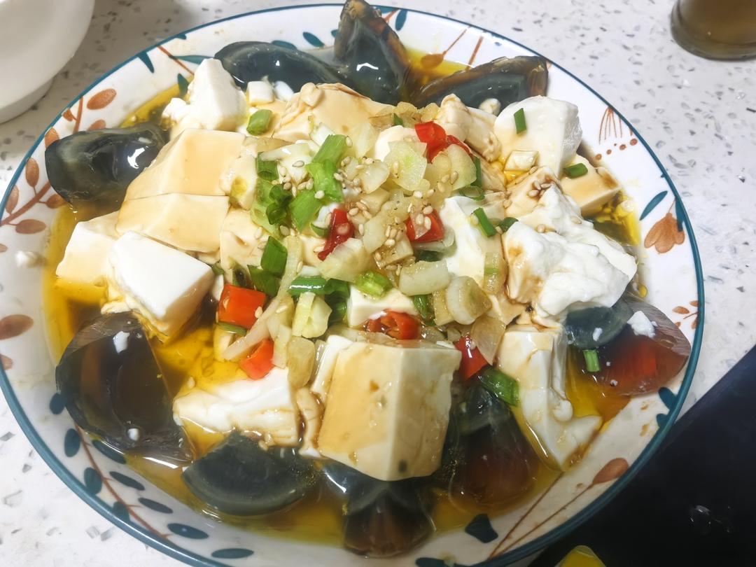 皮蛋拌豆腐