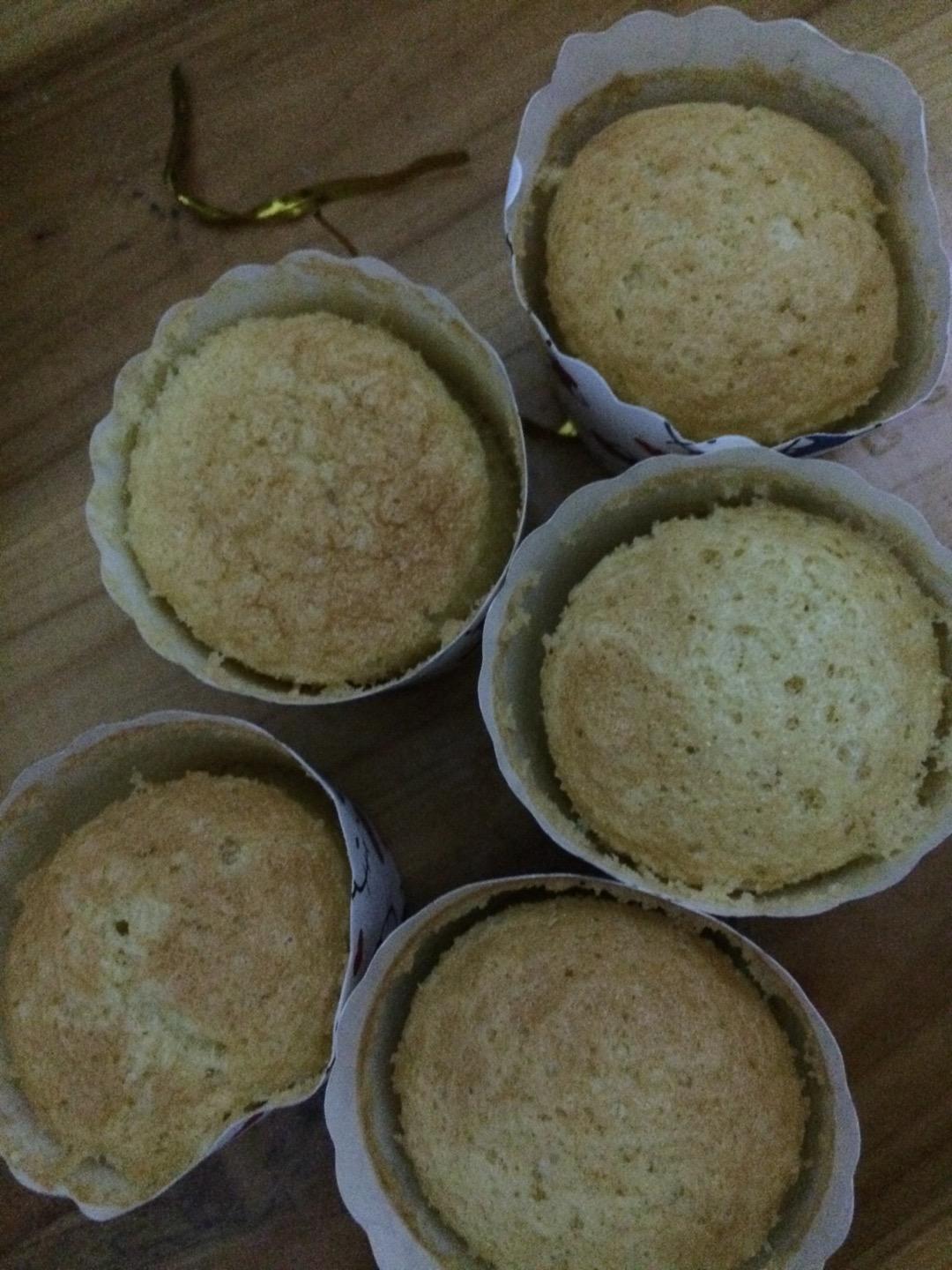 软绵绵戚风纸杯蛋糕