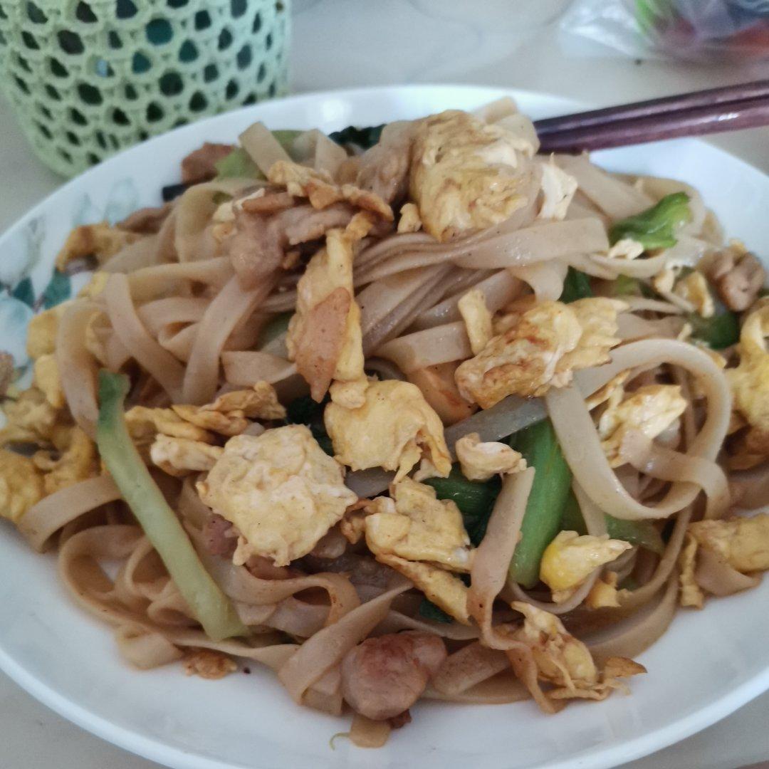 路边摊的炒河粉