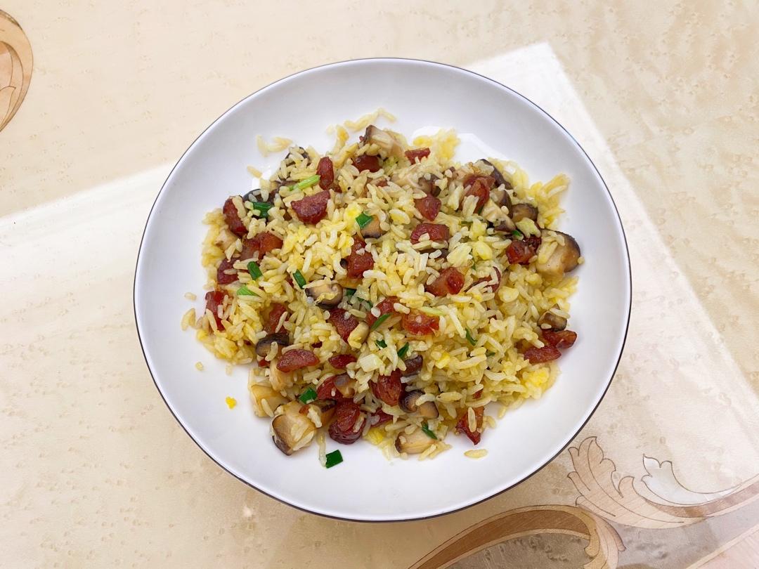 腊肠黄金炒饭